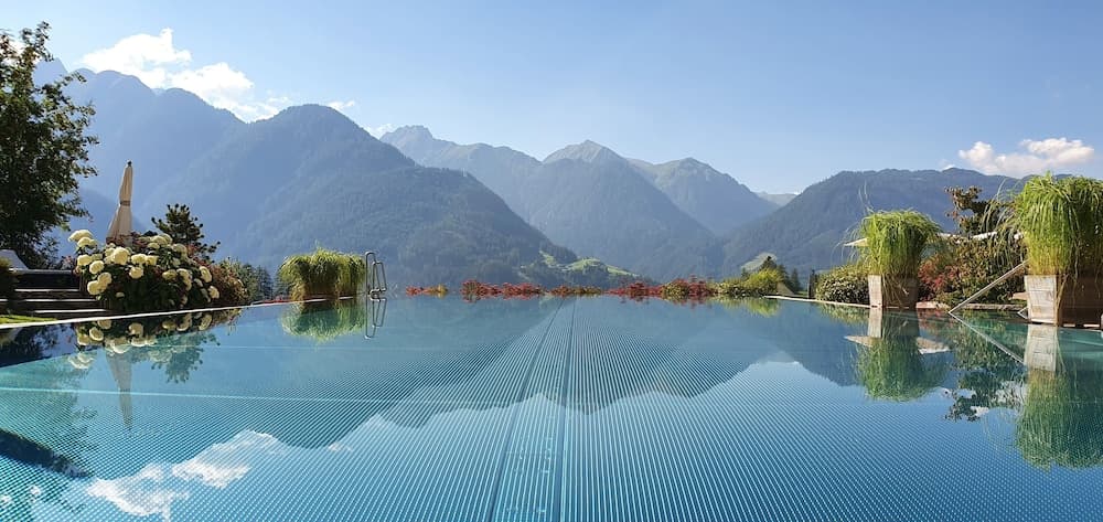 Infinity pool
