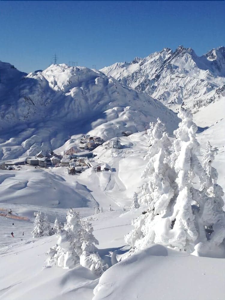 Snow and ski sports