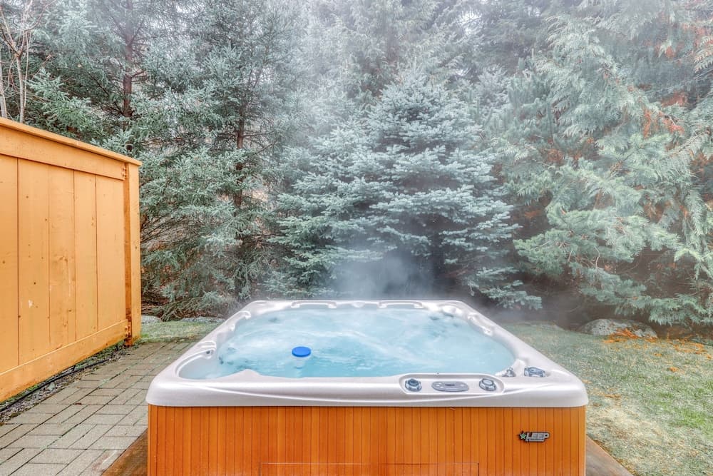 Private spa tub