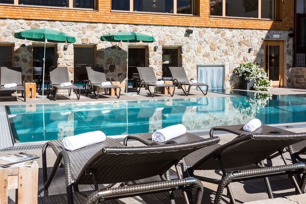 Exercise/lap pool