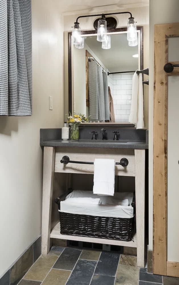 Bathroom sink