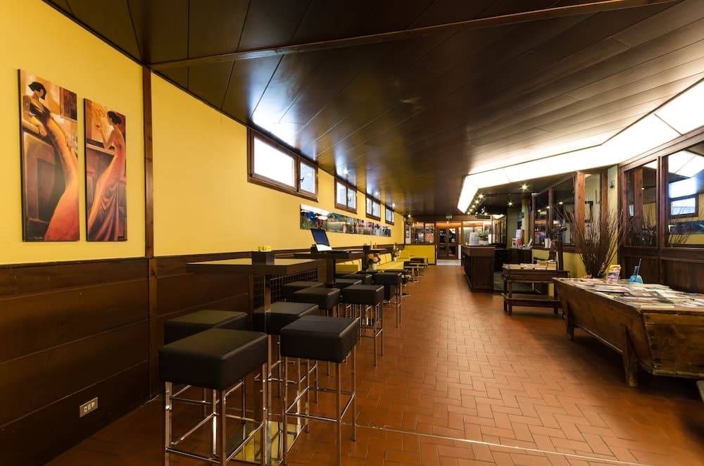 Lobby lounge