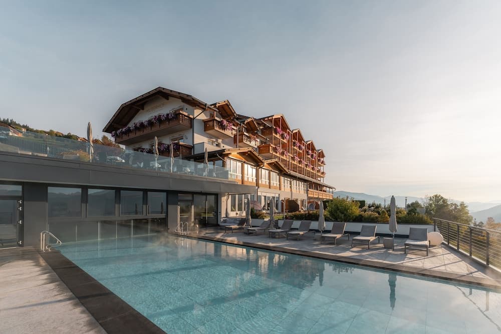 Infinity pool