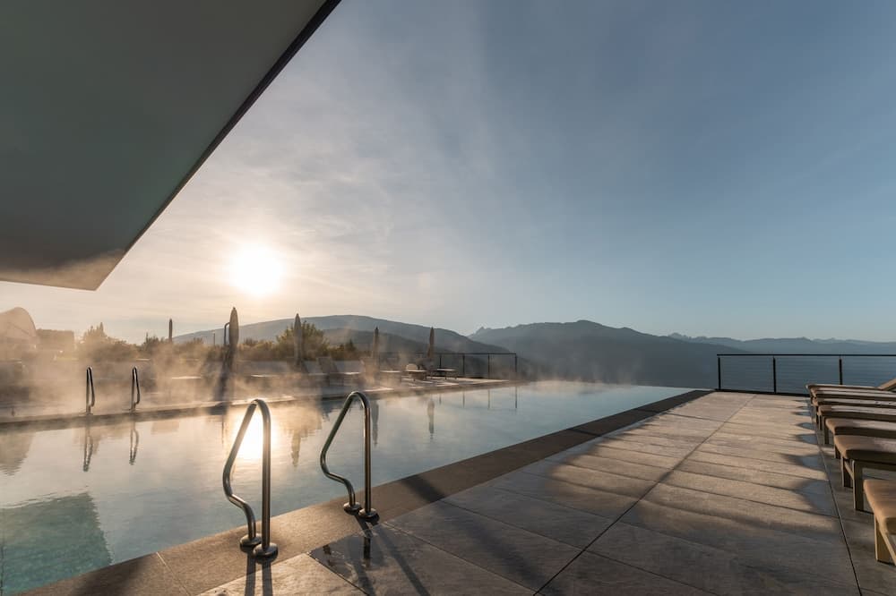 Infinity pool