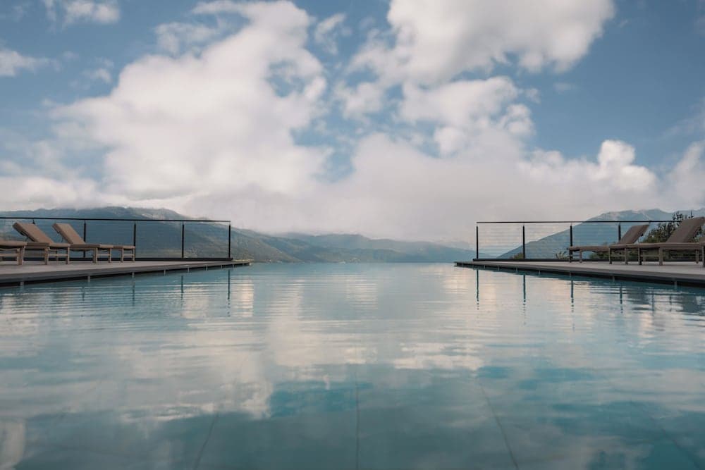 Infinity pool