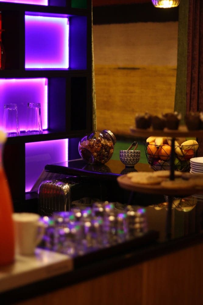 Lobby lounge