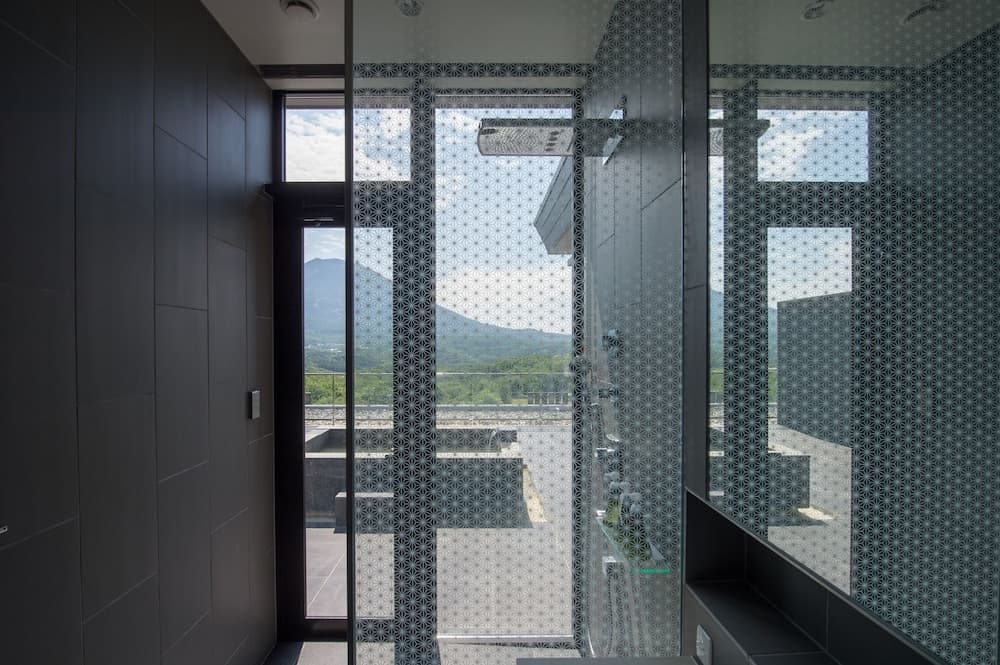 Bathroom shower