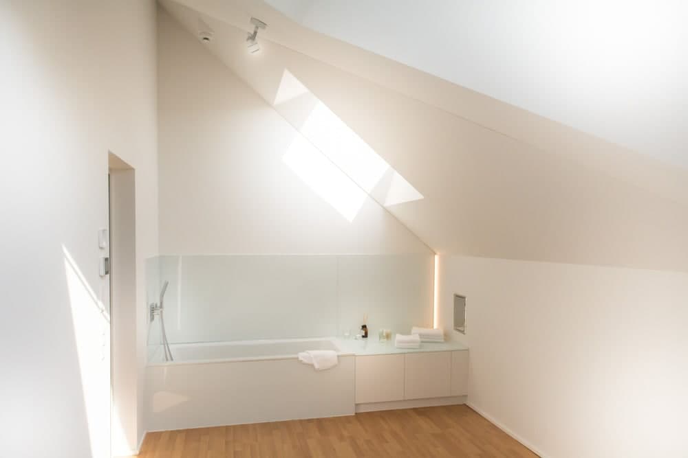 Deep soaking bathtub
