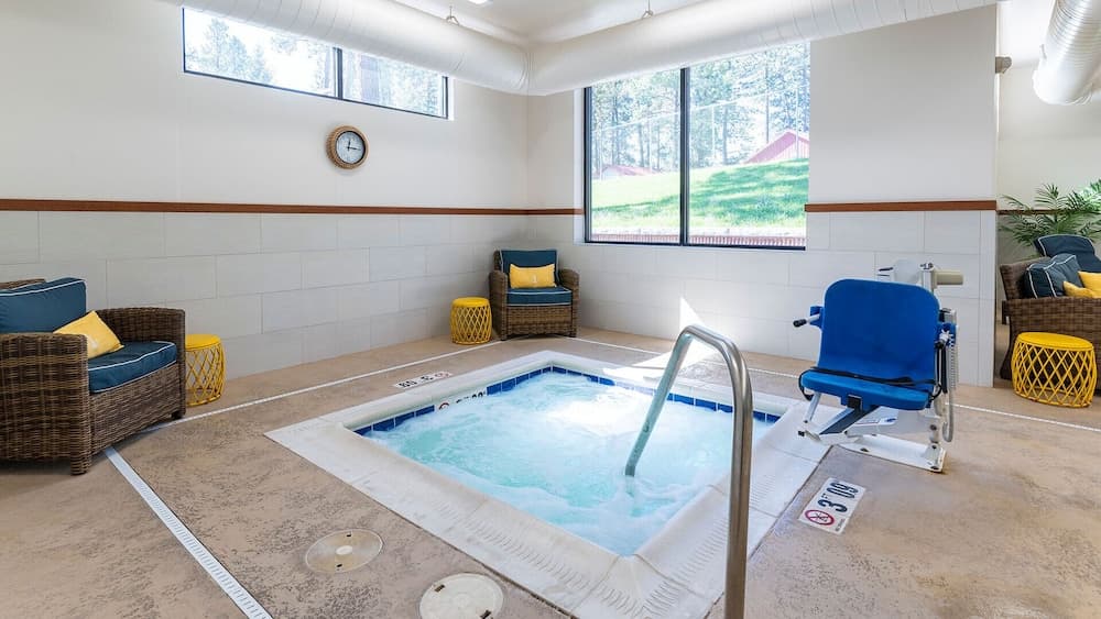 Indoor spa tub