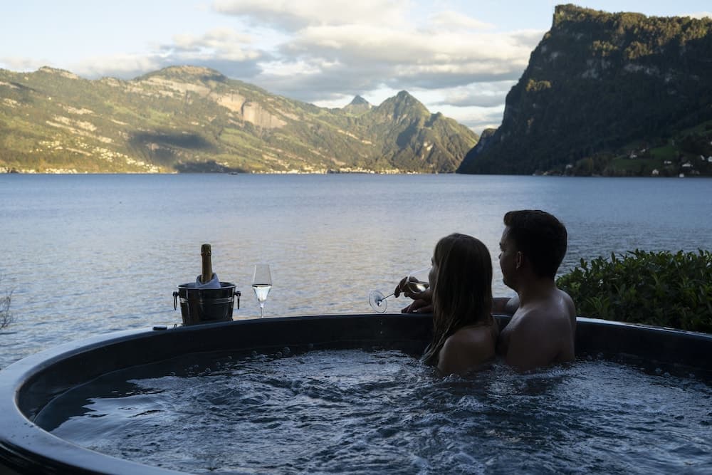 Outdoor spa tub