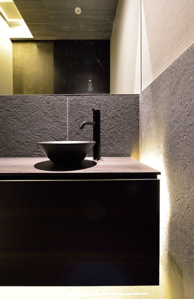 Bathroom sink