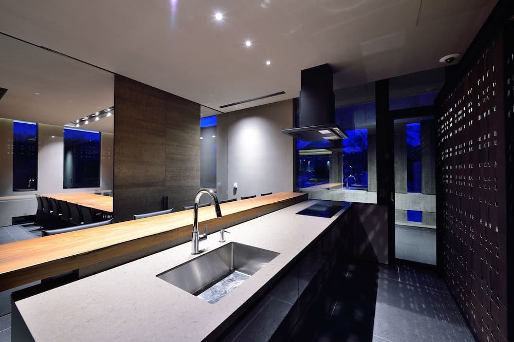 Bathroom sink