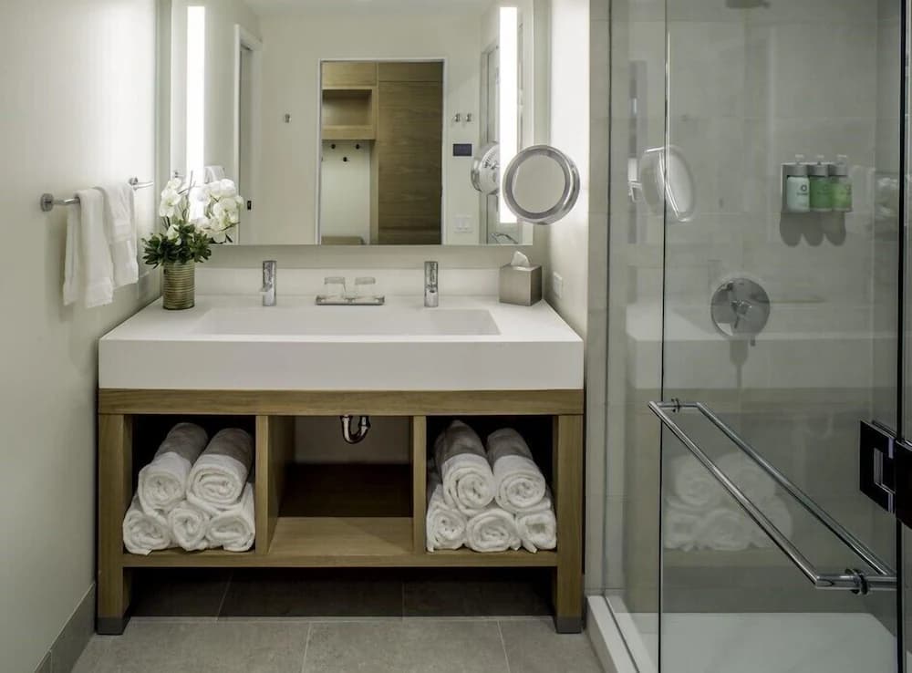 Bathroom shower