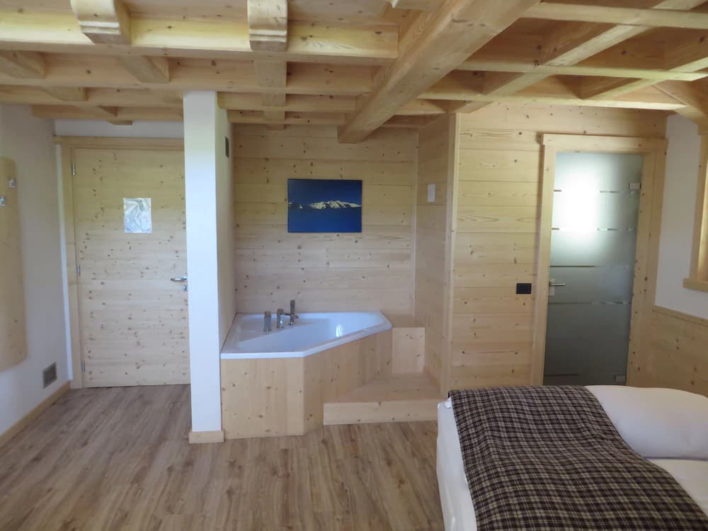 Jetted tub