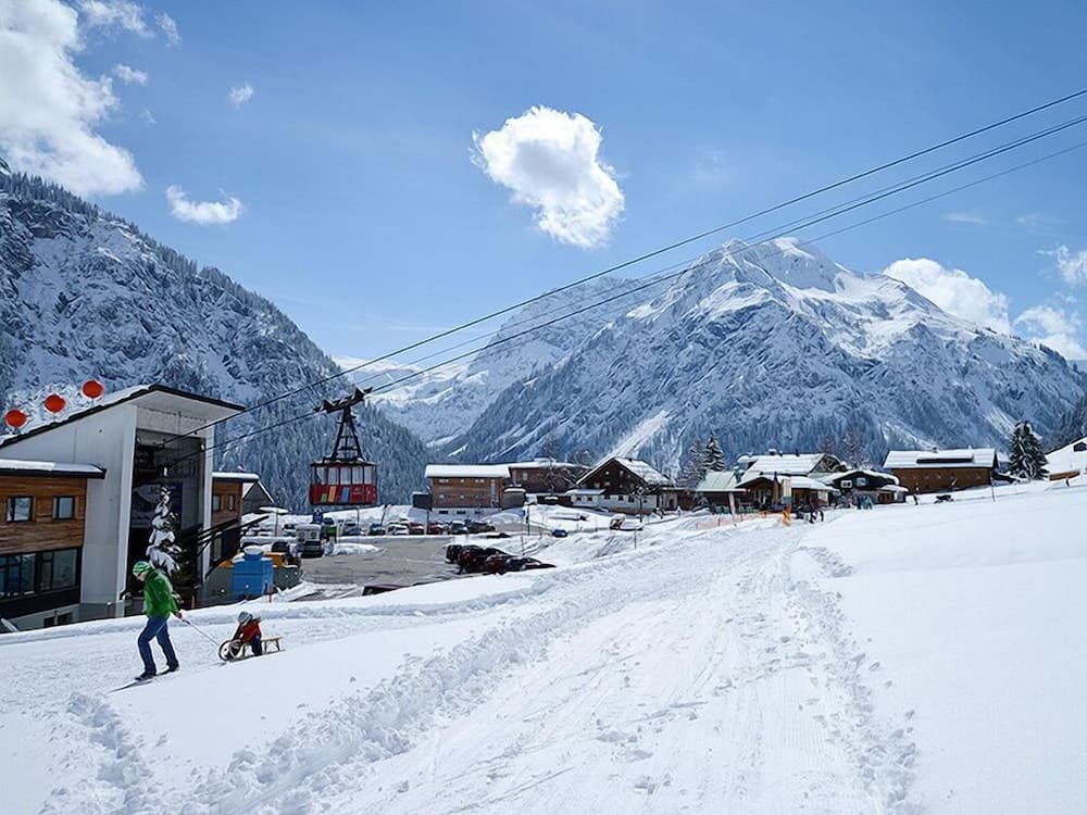 Snow and ski sports