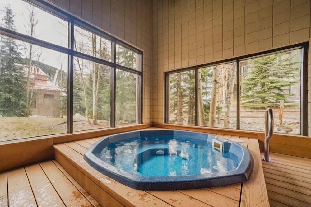 Indoor spa tub