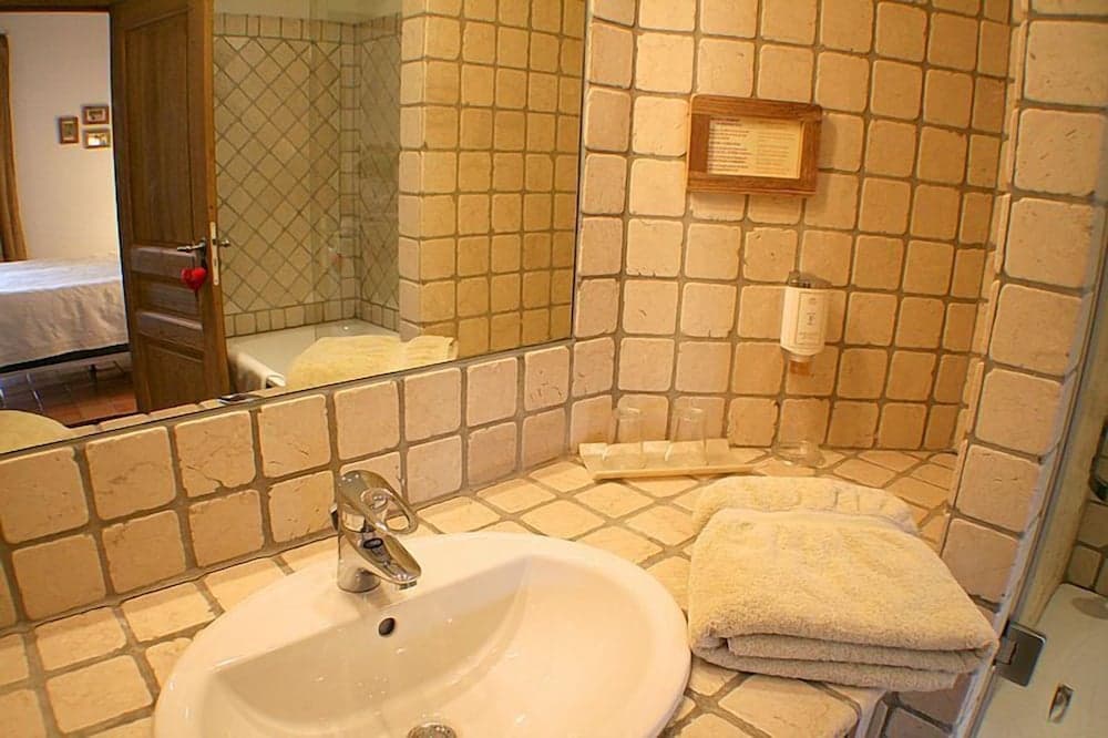 Bathroom sink