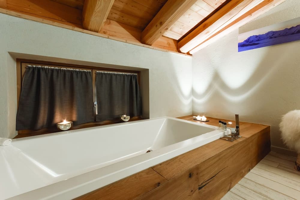 Jetted tub