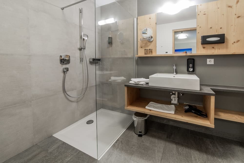 Bathroom shower