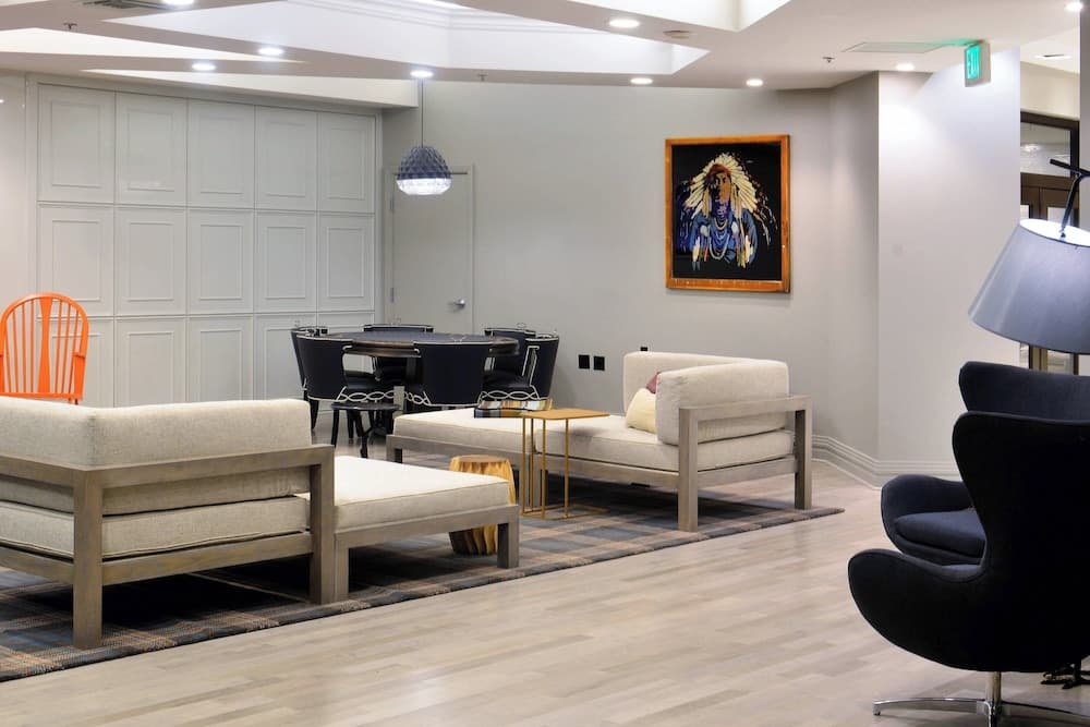 Lobby lounge
