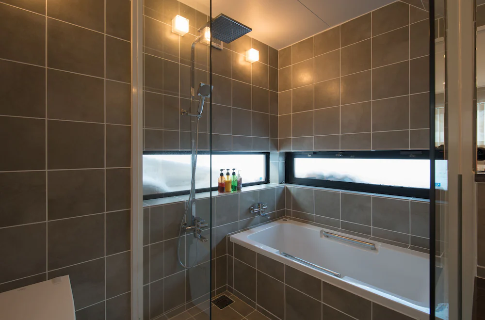 Deep soaking bathtub
