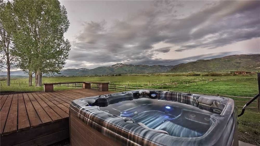 Indoor spa tub