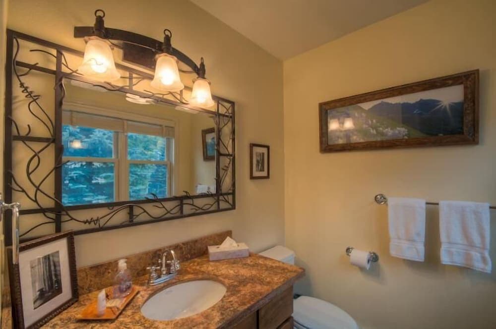 Bathroom sink