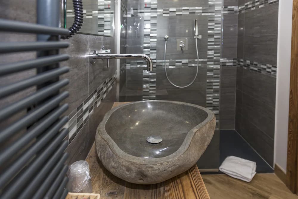 Bathroom sink