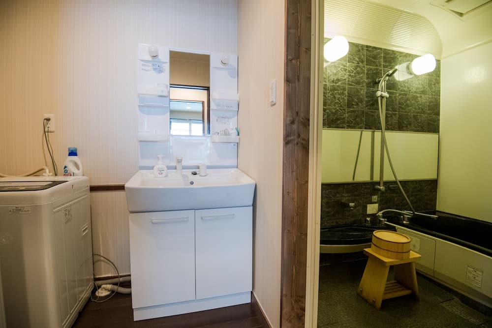 Bathroom amenities