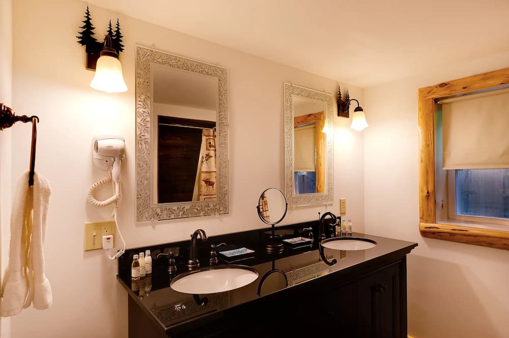 Bathroom sink