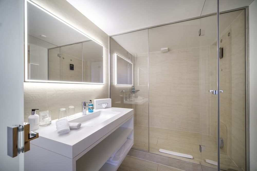 Bathroom shower
