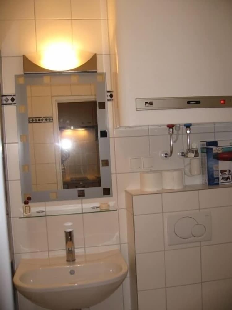 Bathroom sink