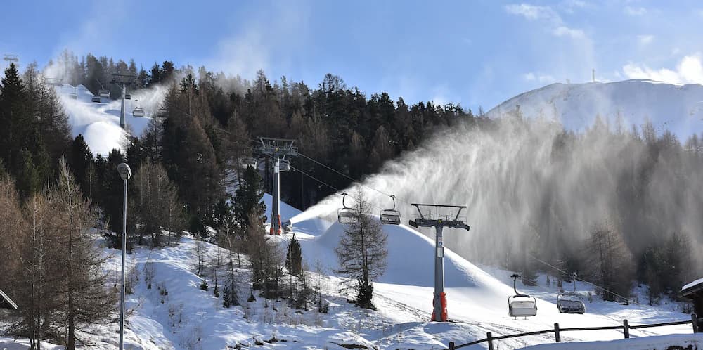 Snow and ski sports