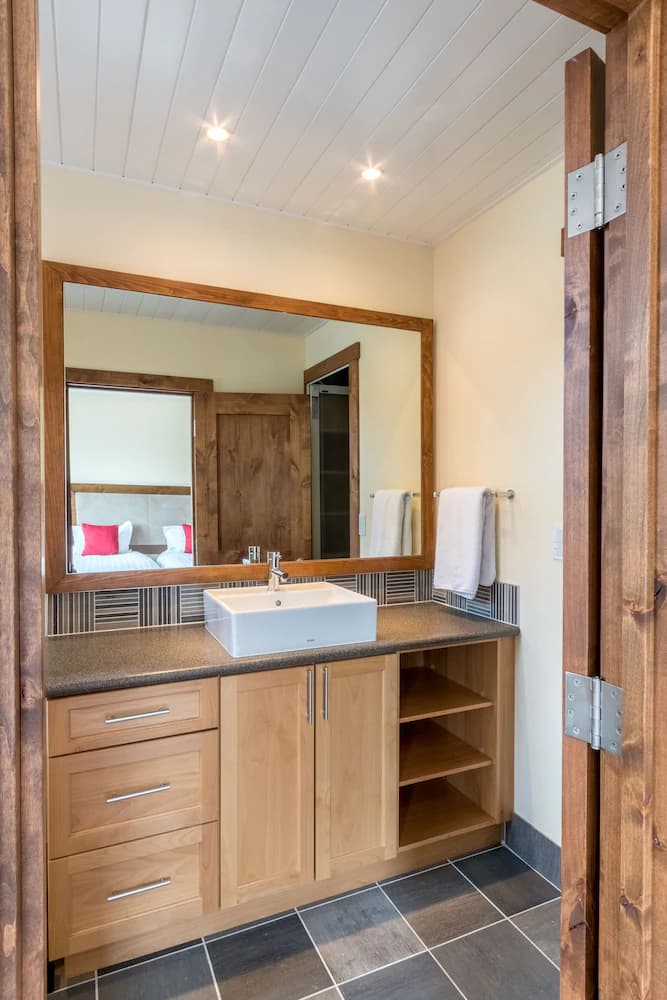 Bathroom sink