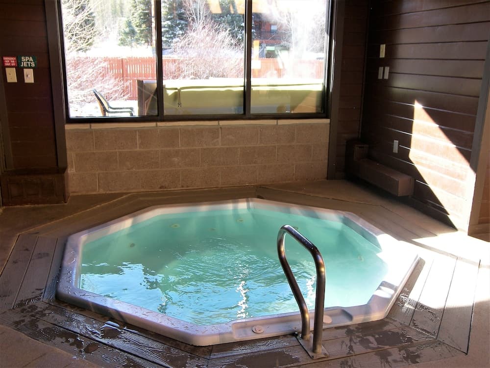 Indoor spa tub