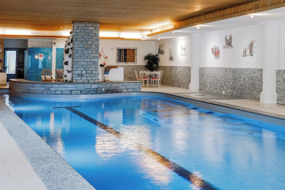 Exercise/lap pool