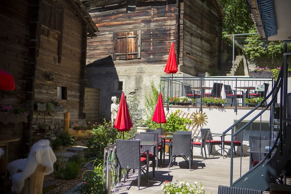 Sundeck