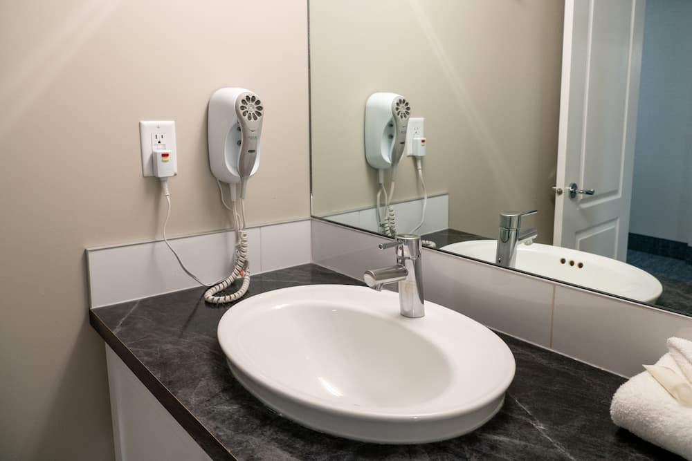 Bathroom sink