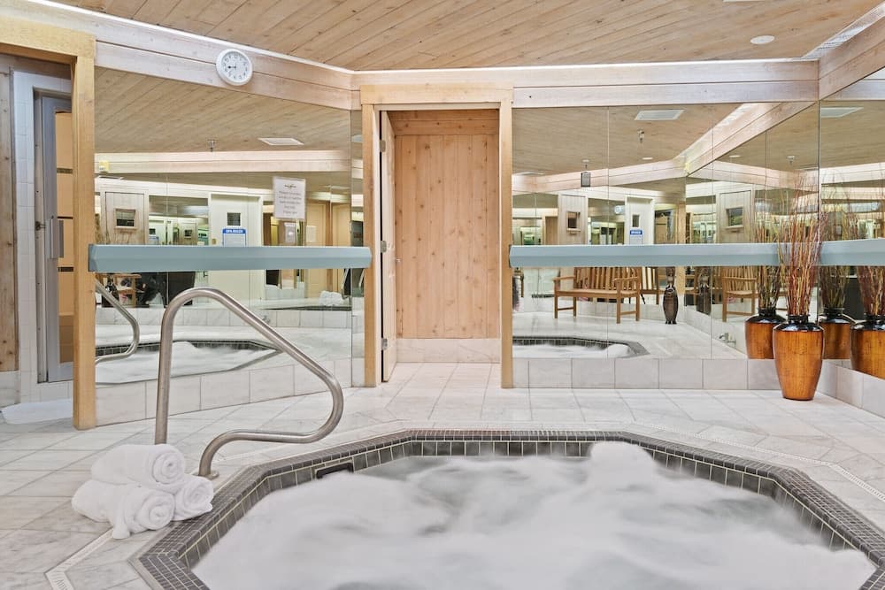 Indoor spa tub
