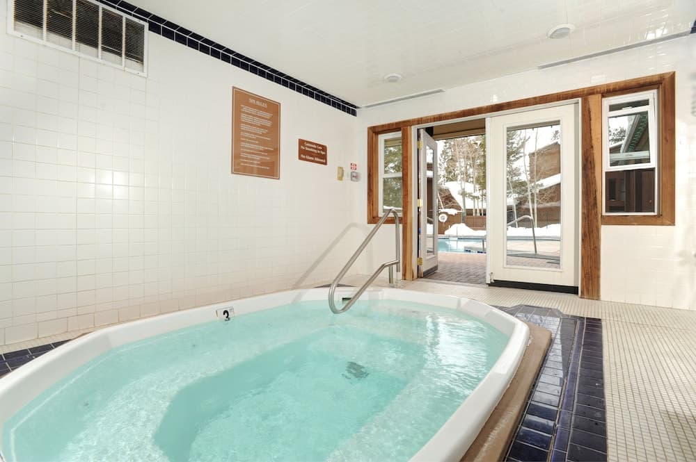 Indoor spa tub