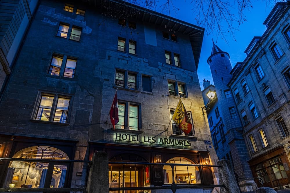 Front of property - evening/night