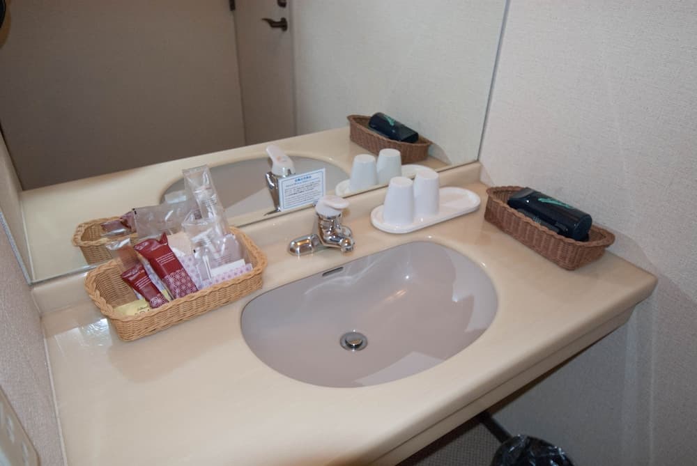Bathroom sink