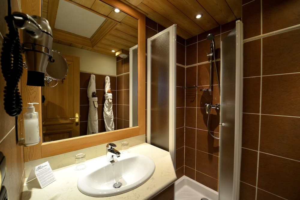 Bathroom shower