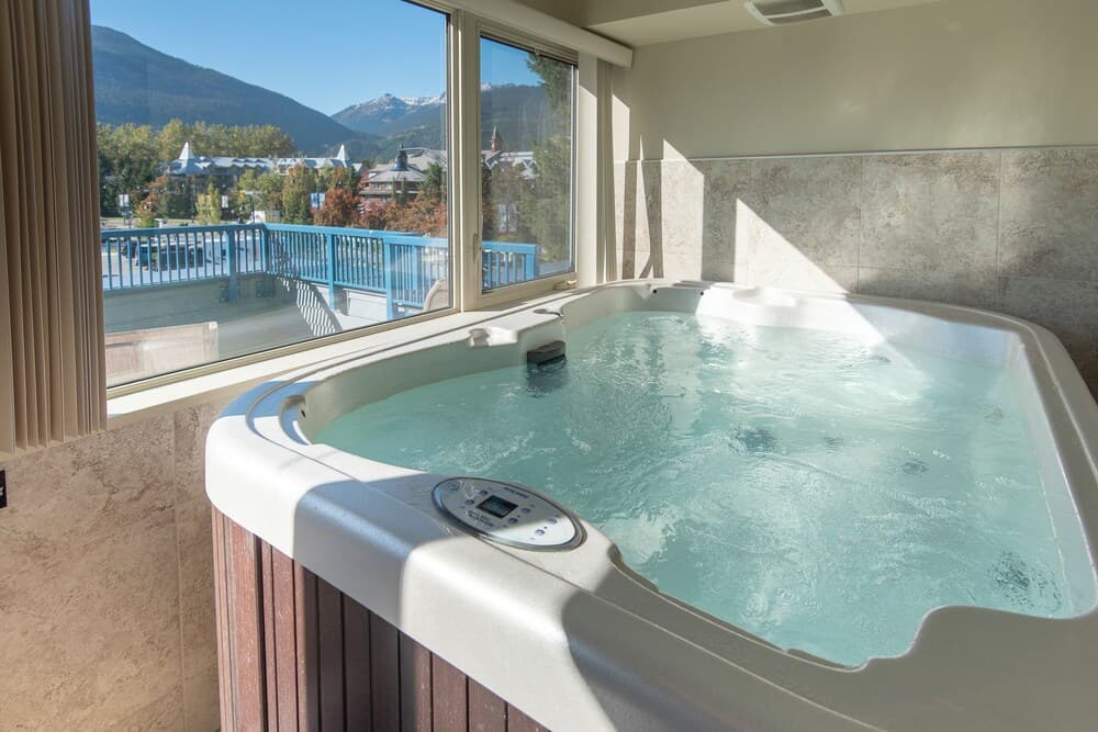 Private spa tub