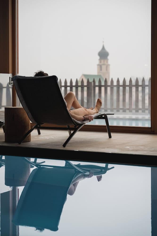 Indoor/outdoor pool
