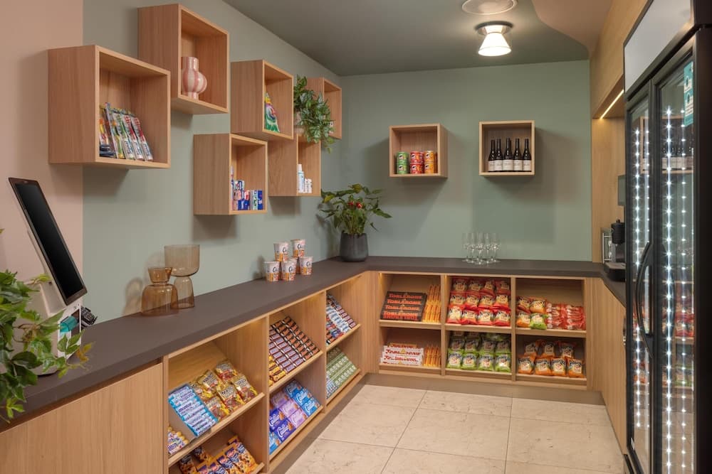Snack bar