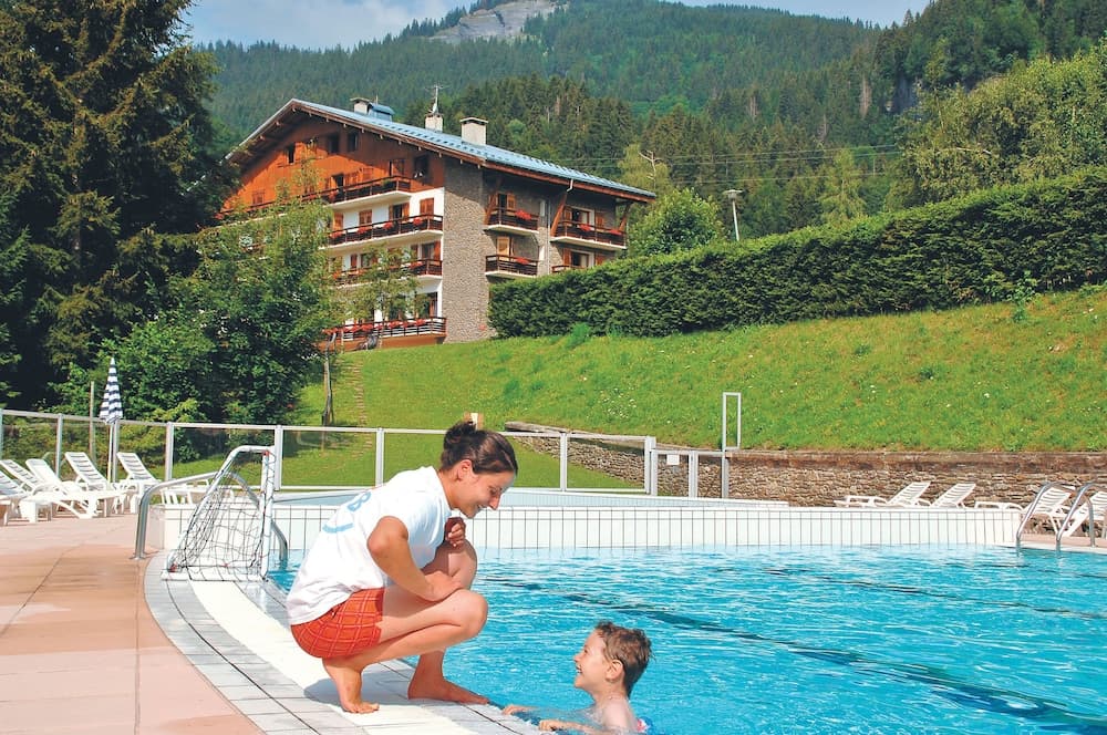 Exercise/lap pool