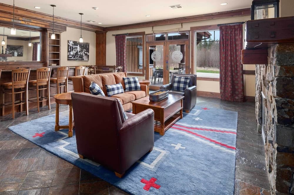Lobby lounge