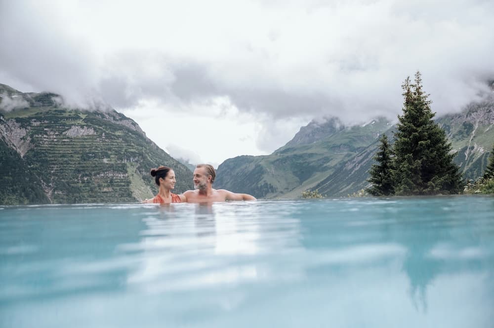 Infinity pool