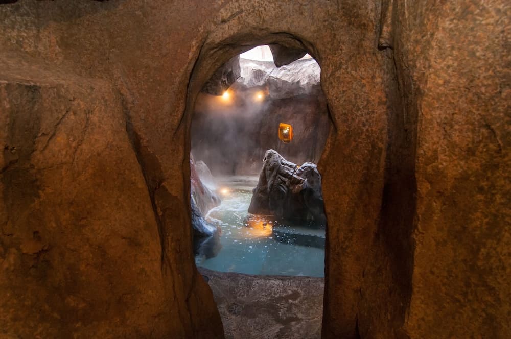 Indoor spa tub